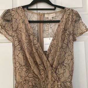 NWT HONEY PUNCH Nude Lace dress XS w/ sheer back. Perfect wedding guest dress!
